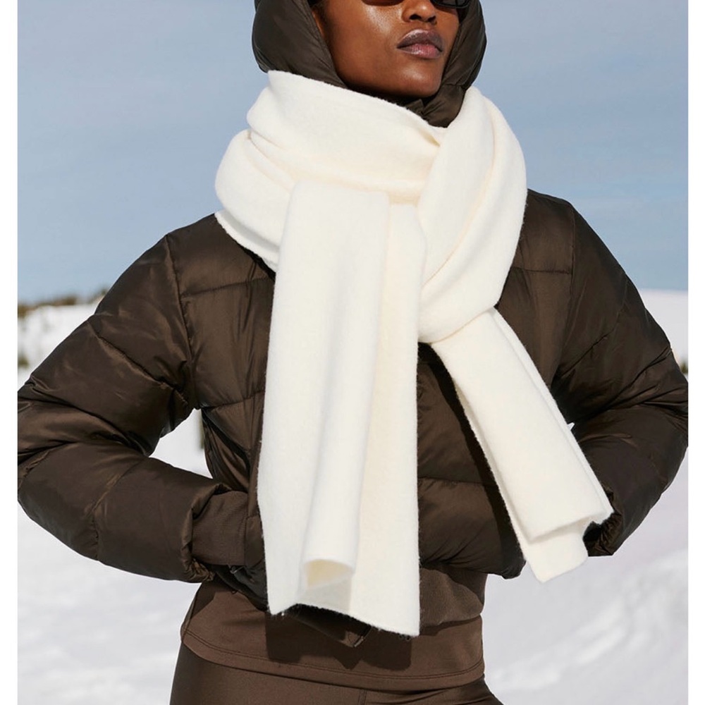 ALO Yoga oversized wool scarf ivory 100% wool